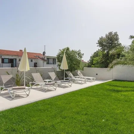 In Pjescana Uvala Mit Grosser Terrasse Apartment *