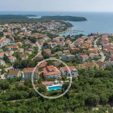 Apartment In Pjescana Uvala Mit Grosser Terrasse